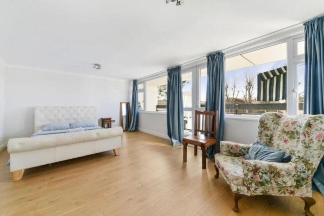 Brunswick * Sutton (Greater London)